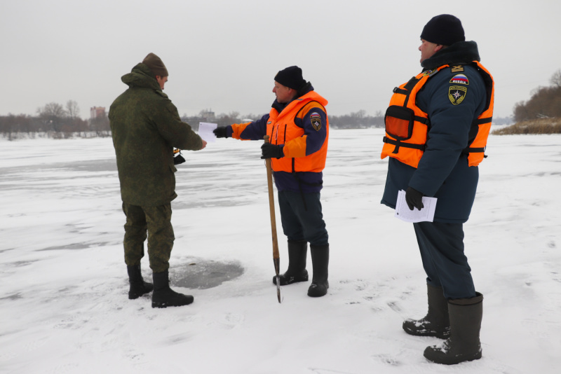 Инспекторы ГИМС МЧС России по Тверской области ежедневно проводят профилактические рейды и патрулирования: «Не выходите на неокрепший лед!»