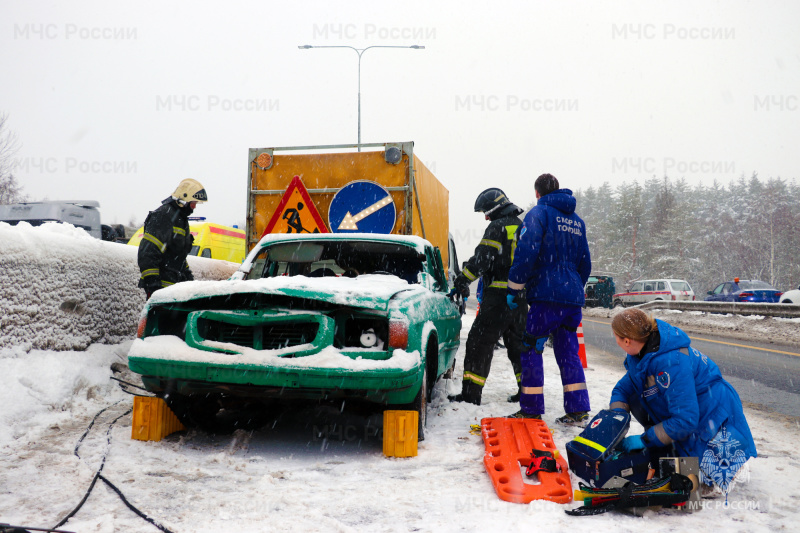 Учение по ликвидации последствий ДТП на скоростной автомобильной дороге М-11